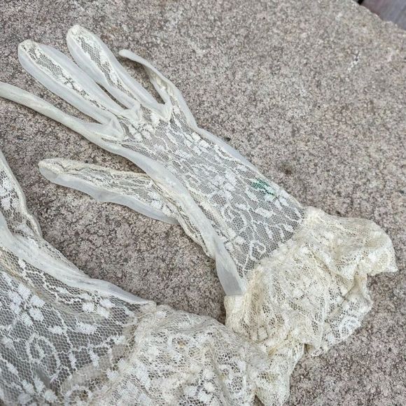 SOLD Vintage Lace Gloves of Meyers Make USA Size 7 Bundle of 2 Sheer - Picture 3 of 8